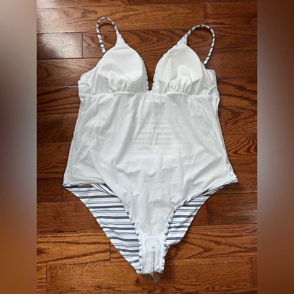 NWT- Cupshe Women's One Piece Swimsuit Tummy Control V Neck Bathing Suits Sz XL - Picture 3 of 5